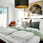Penthouse Mit Outdoor-sauna & Pool דירה בורגוודל