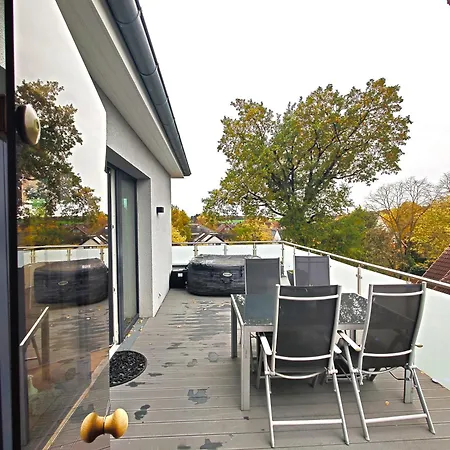 Exklusives Penthouse Mit Outdoor Sauna Und Whirlpool In Wunschtemperatur בורגוודל